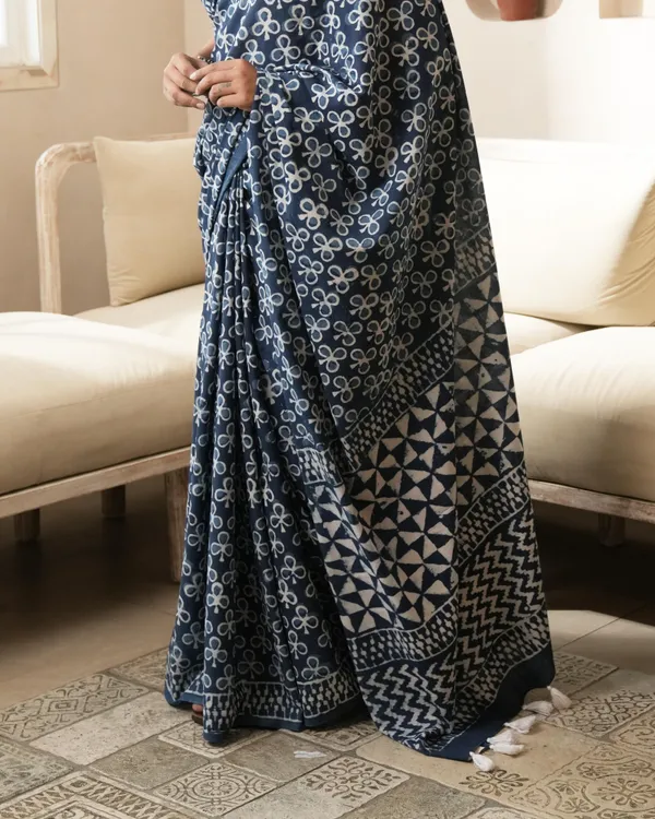 Indigo_Cotton_Traditional_Dabu_Print_Mul_Saree_For_Women